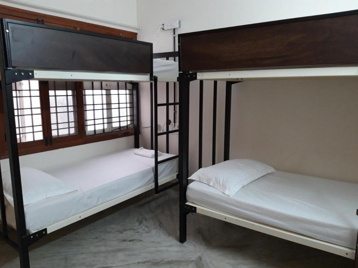 Chirpy Co-Living Space & Hostel Bangalore Extérieur photo