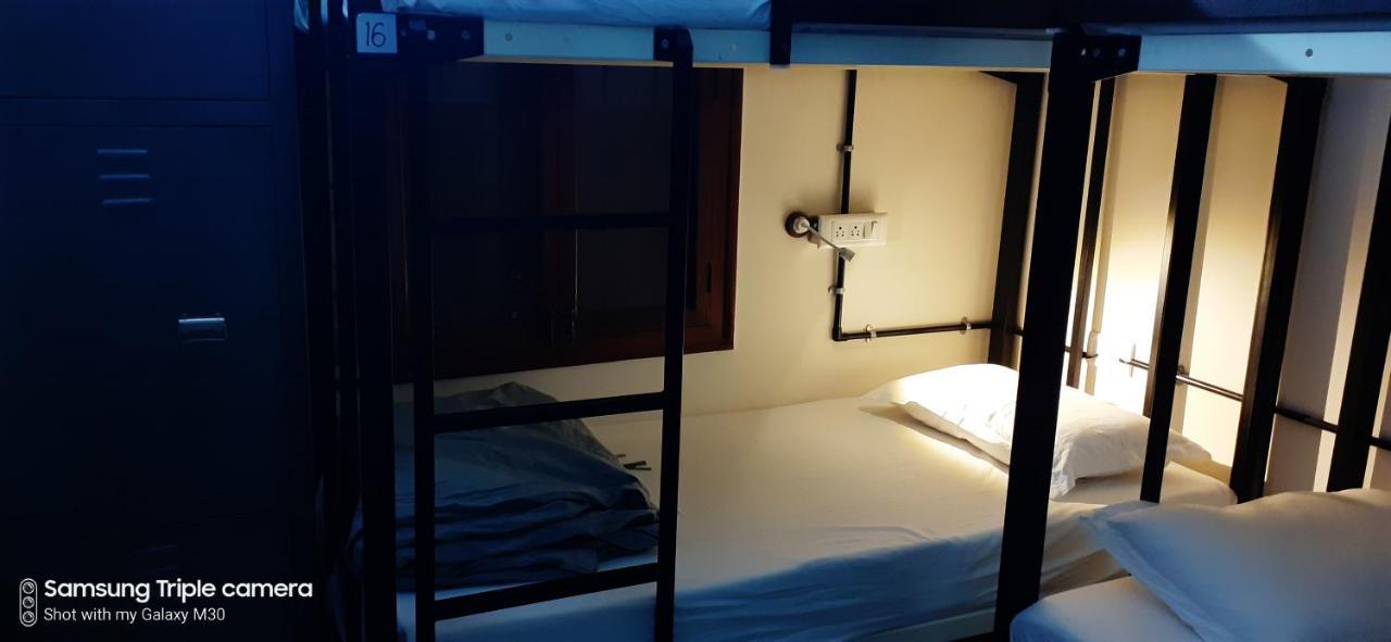 Chirpy Co-Living Space & Hostel Bangalore Extérieur photo